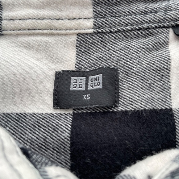 UNIQLO Women’s Size XS Black White Buffalo Plaid Flannel Shirt - Picture 3 of 5